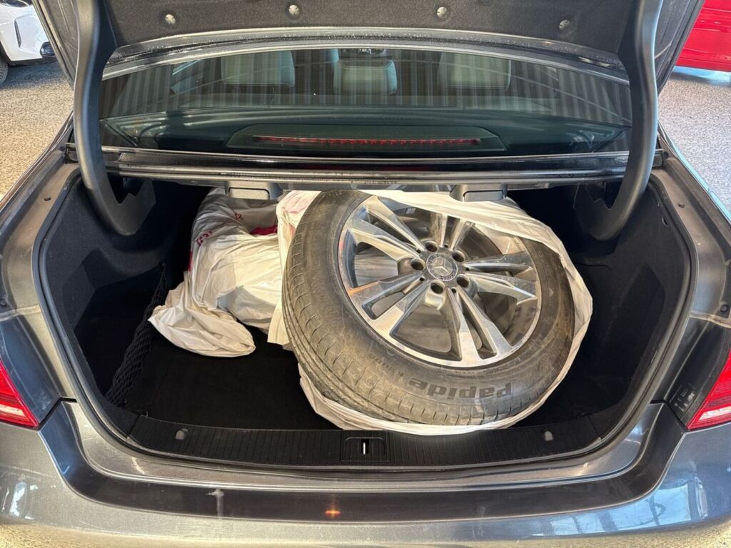 Mercedes-Benz E 2015 Harmaa