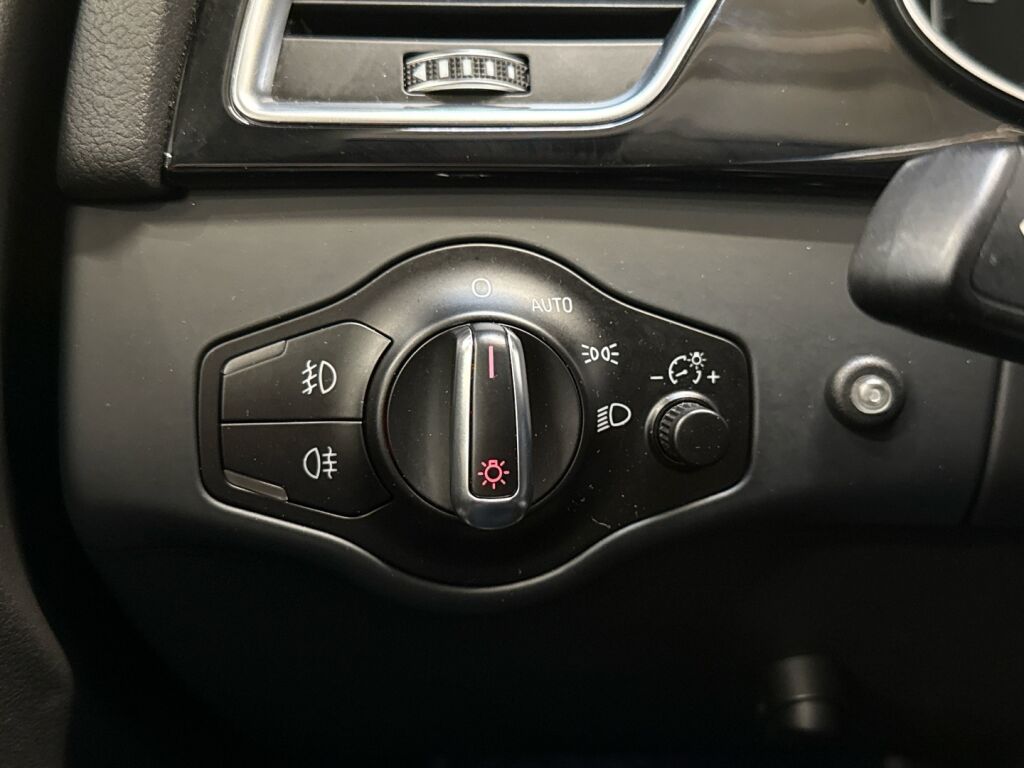 Audi A4 2015 Musta