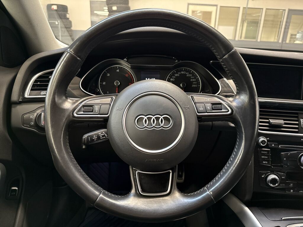 Audi A4 2015 Musta