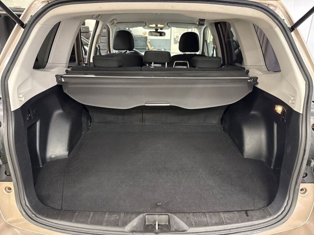 Subaru Forester 2015 Harmaa