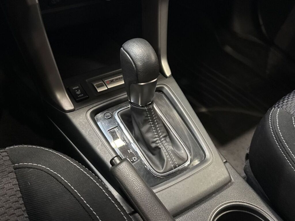 Subaru Forester 2015 Harmaa