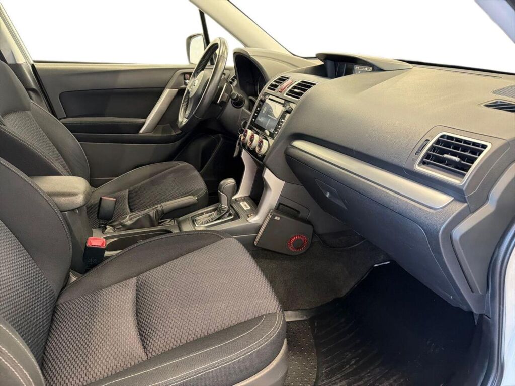 Subaru Forester 2016 Valkoinen