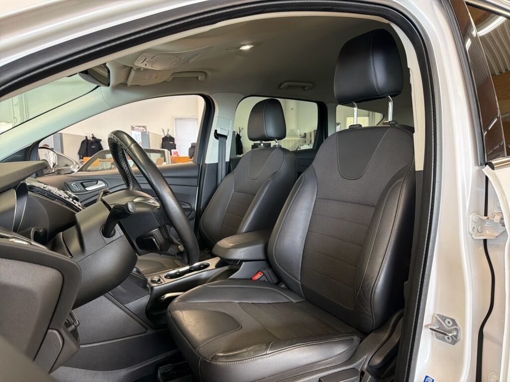 Ford Kuga 2015 Valkoinen