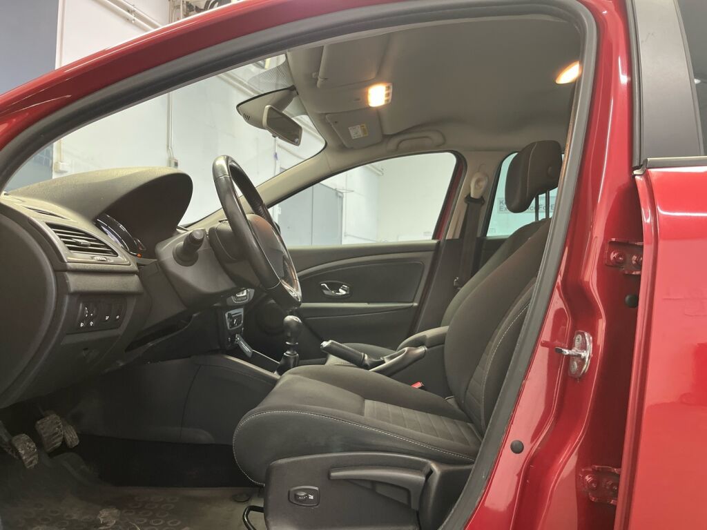 Renault Megane 2015 Punainen