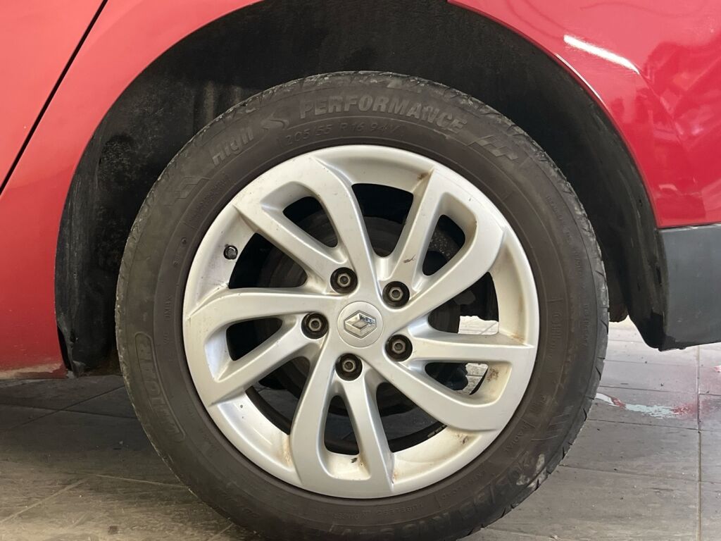 Renault Megane 2015 Punainen