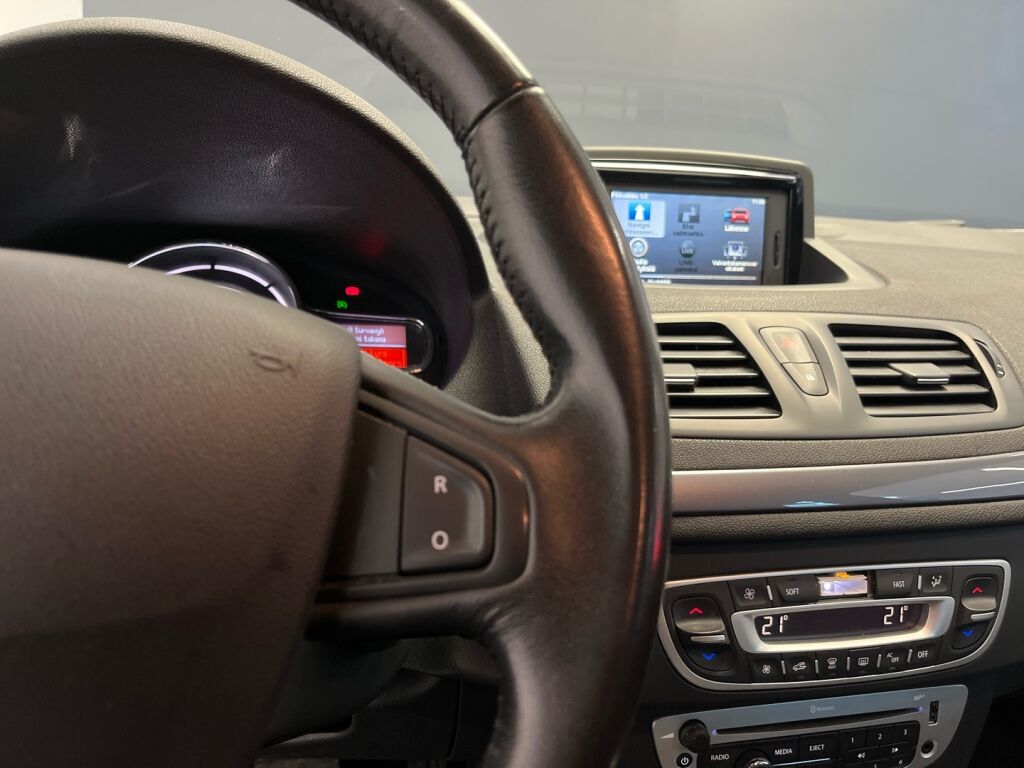 Renault Megane 2015 Punainen