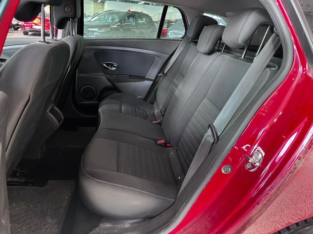 Renault Megane 2015 Punainen