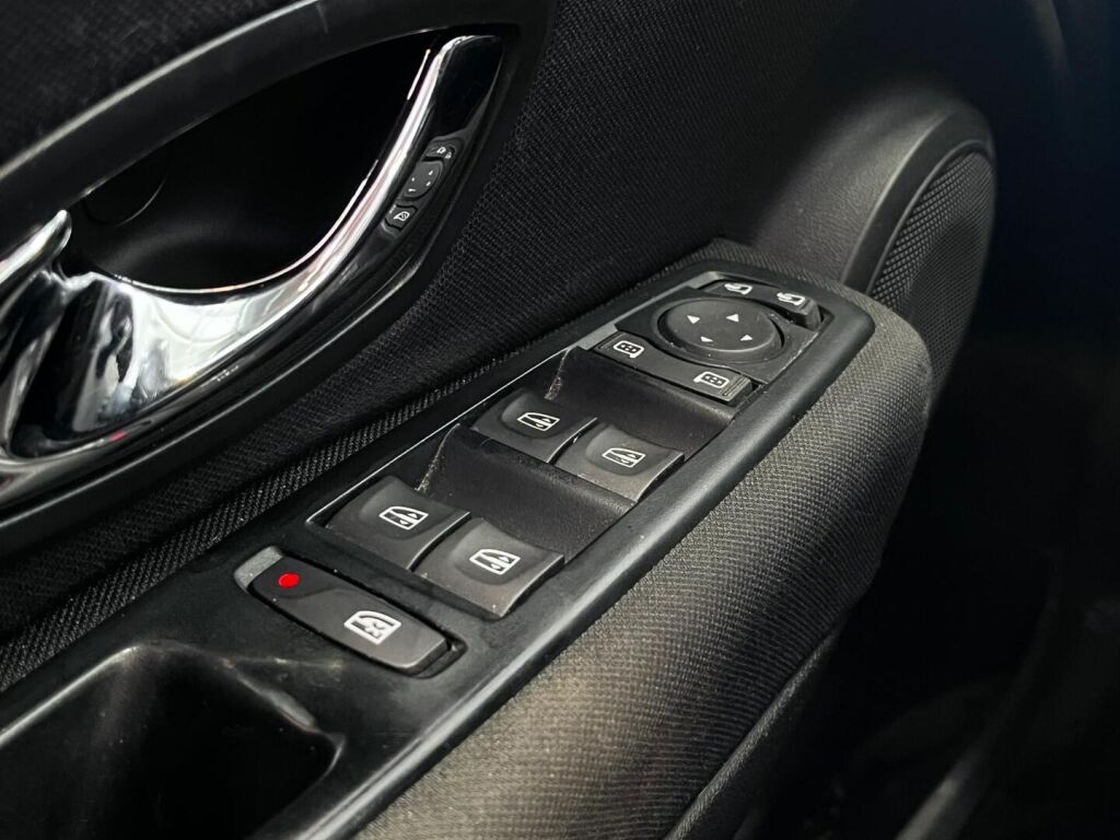 Renault Megane 2015 Punainen