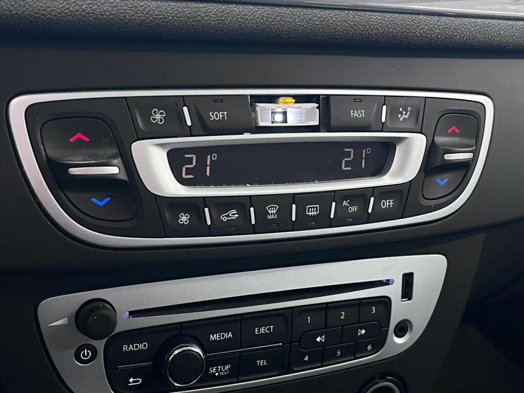 Renault Megane 2015 Punainen