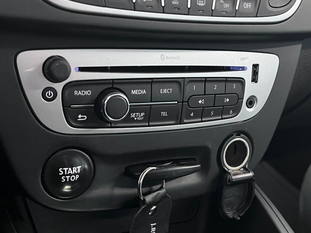 Renault Megane 2015 Punainen