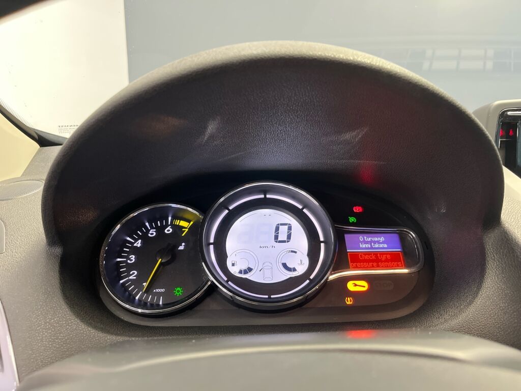 Renault Megane 2015 Punainen