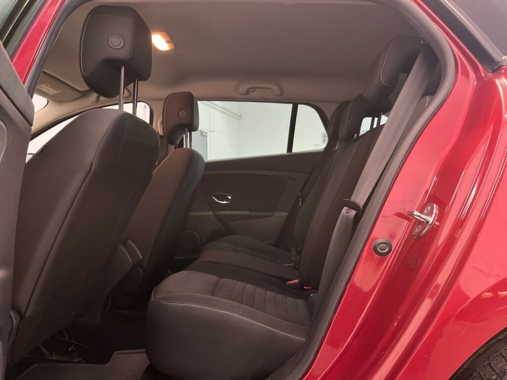 Renault Megane 2015 Punainen