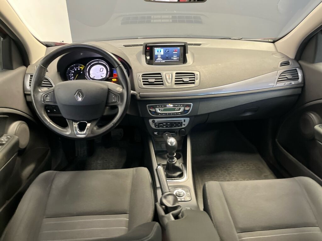 Renault Megane 2015 Punainen