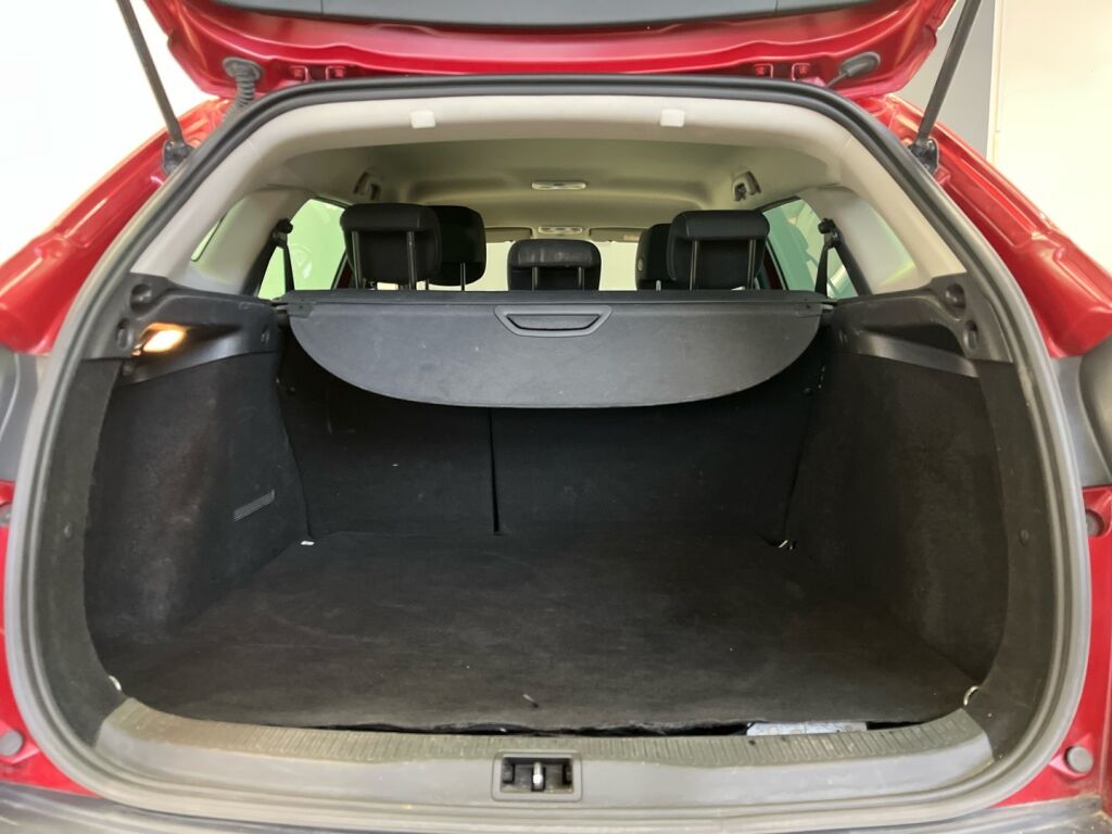 Renault Megane 2015 Punainen