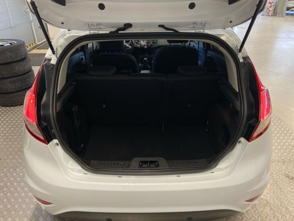 Ford Fiesta 2015 Valkoinen