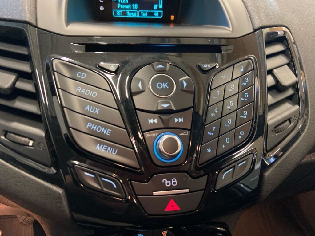 Ford Fiesta 2015 Valkoinen