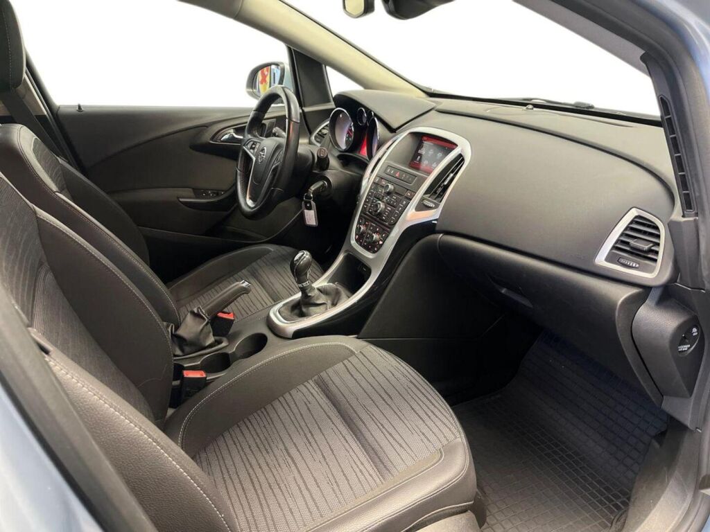 Opel Astra 2015 Hopea