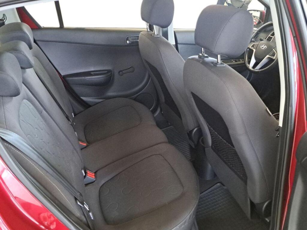 Hyundai i20 2009 Punainen