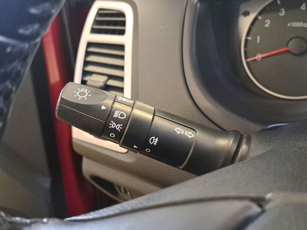 Hyundai i20 2009 Punainen