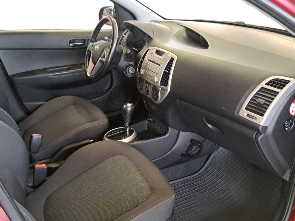 Hyundai i20 2009 Punainen