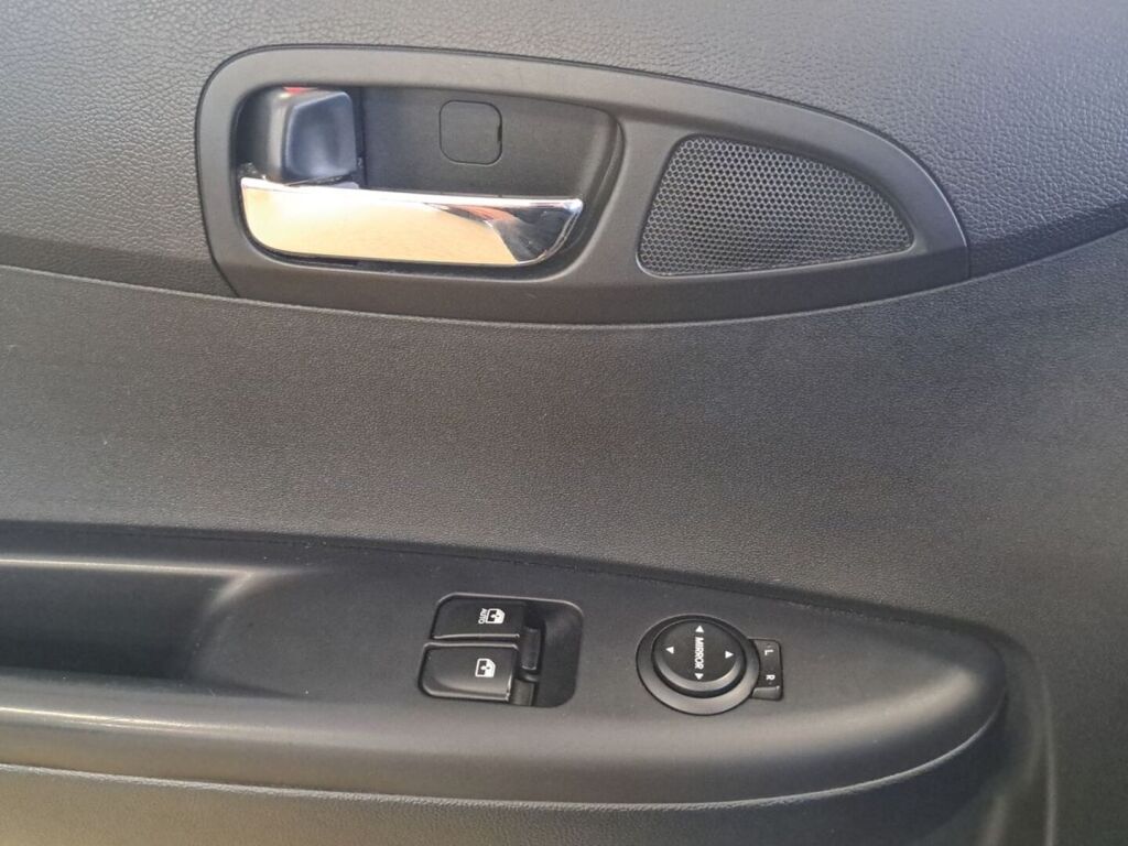 Hyundai i20 2009 Punainen