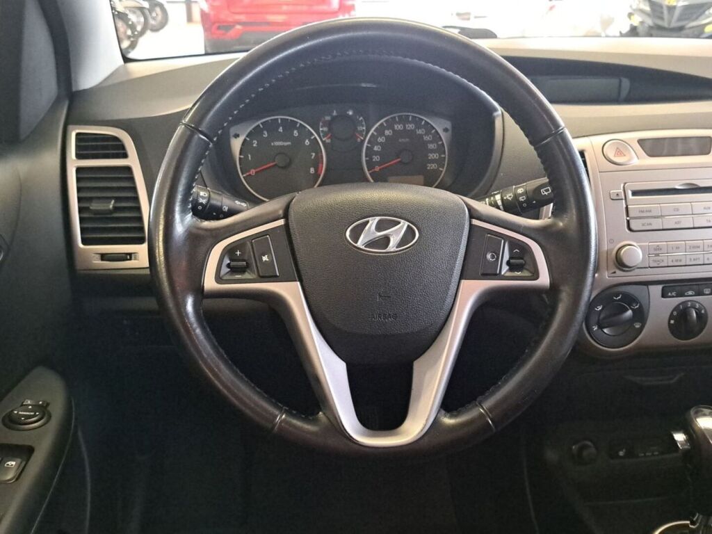 Hyundai i20 2009 Punainen