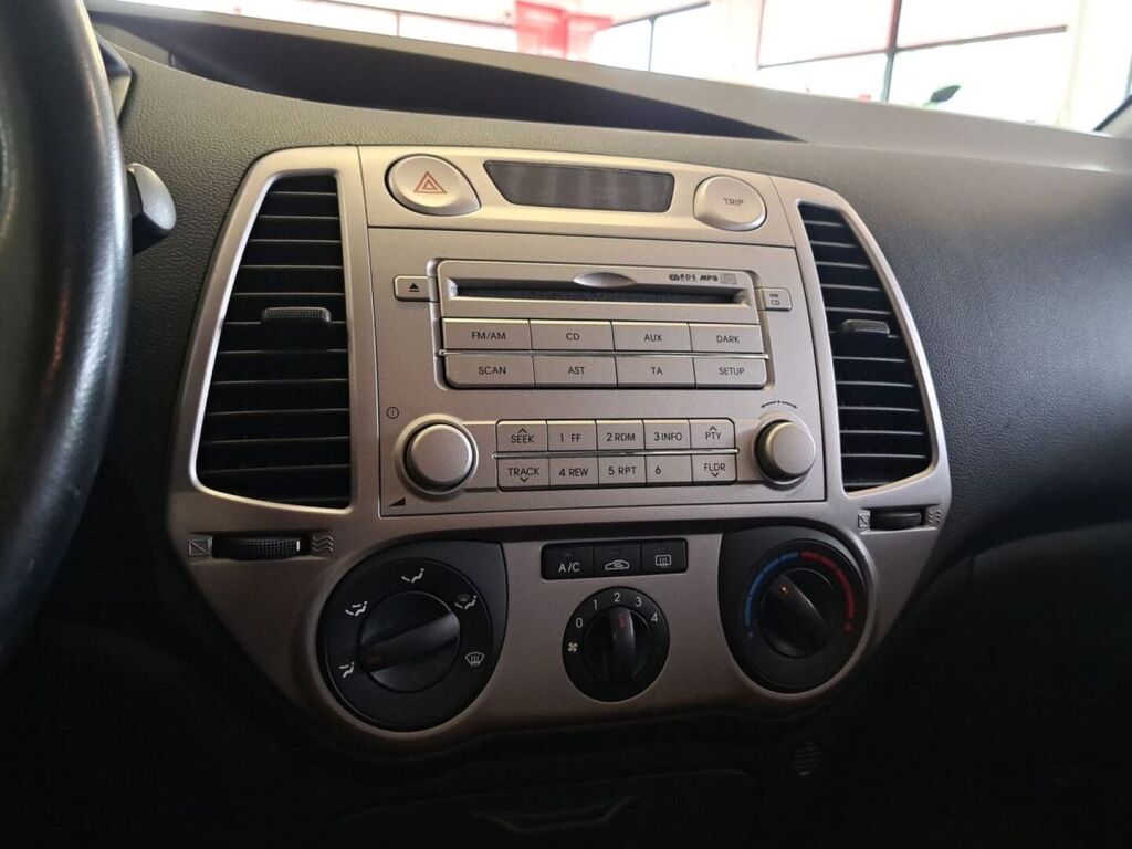 Hyundai i20 2009 Punainen