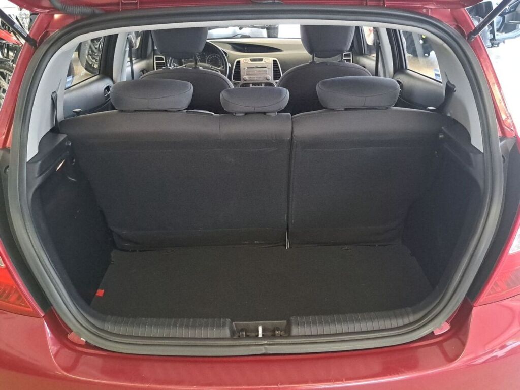 Hyundai i20 2009 Punainen