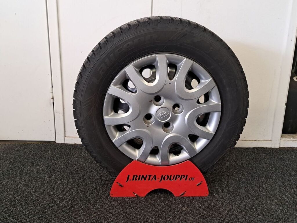 Hyundai i20 2009 Punainen