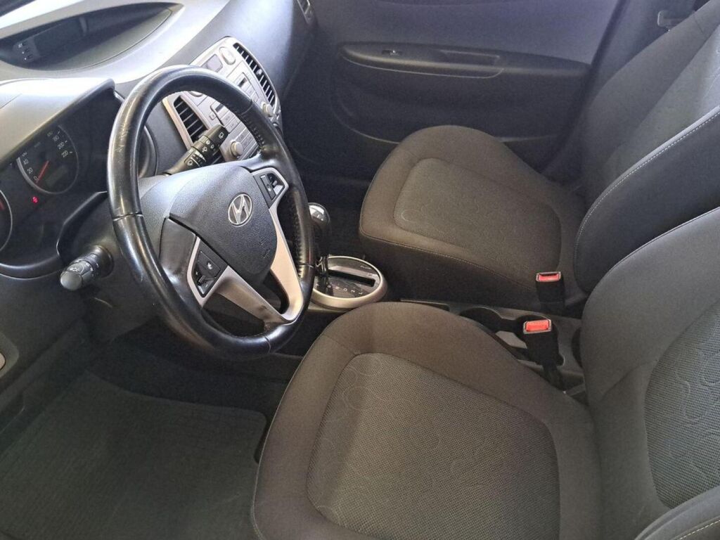 Hyundai i20 2009 Punainen