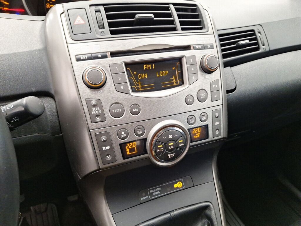 Toyota Verso 2009 Harmaa