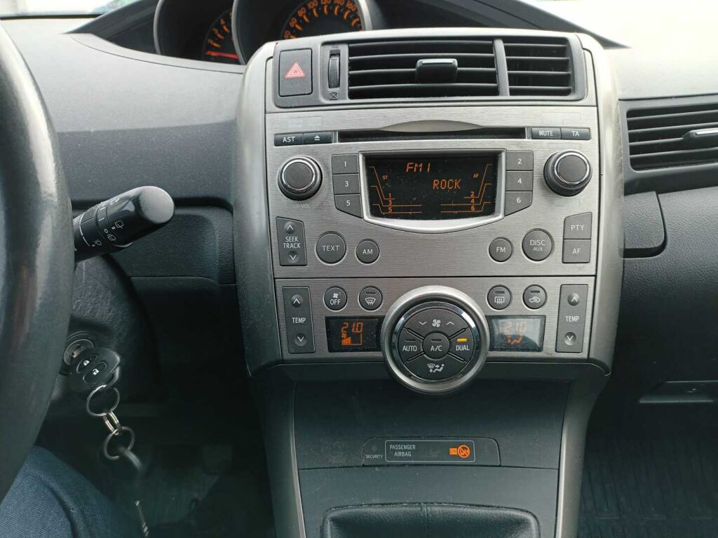 Toyota Verso 2009 Harmaa