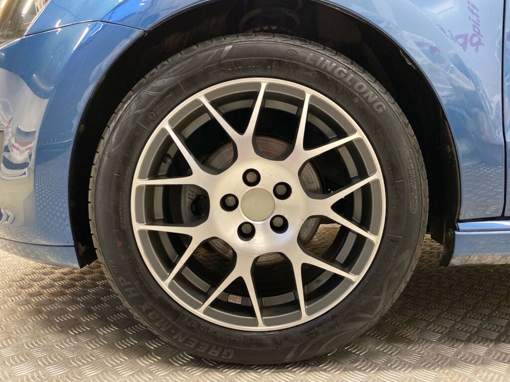 Volkswagen Polo 2015 Sininen