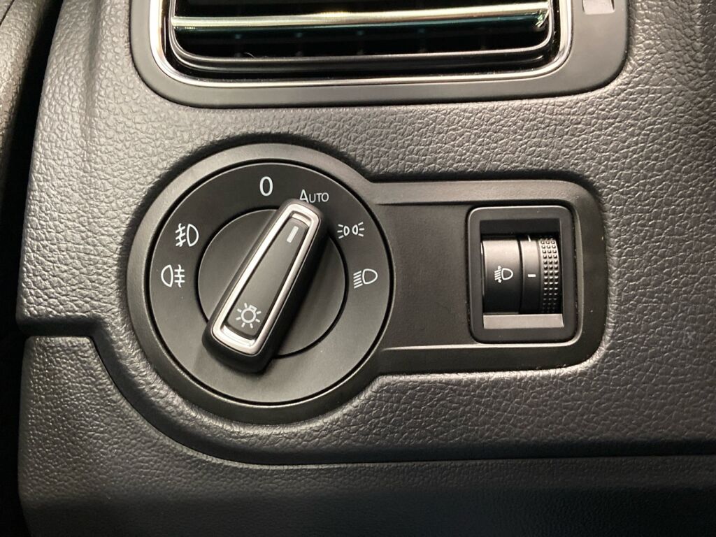 Volkswagen Polo 2015 Sininen