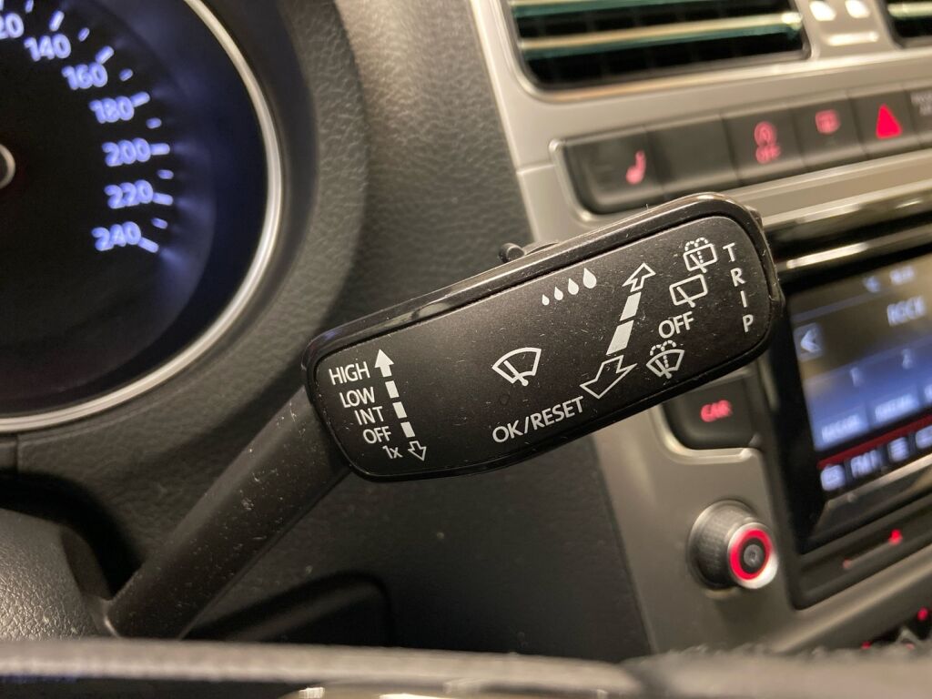 Volkswagen Polo 2015 Sininen