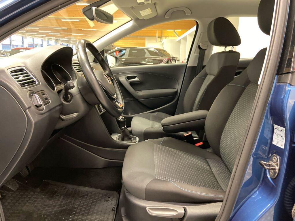 Volkswagen Polo 2015 Sininen