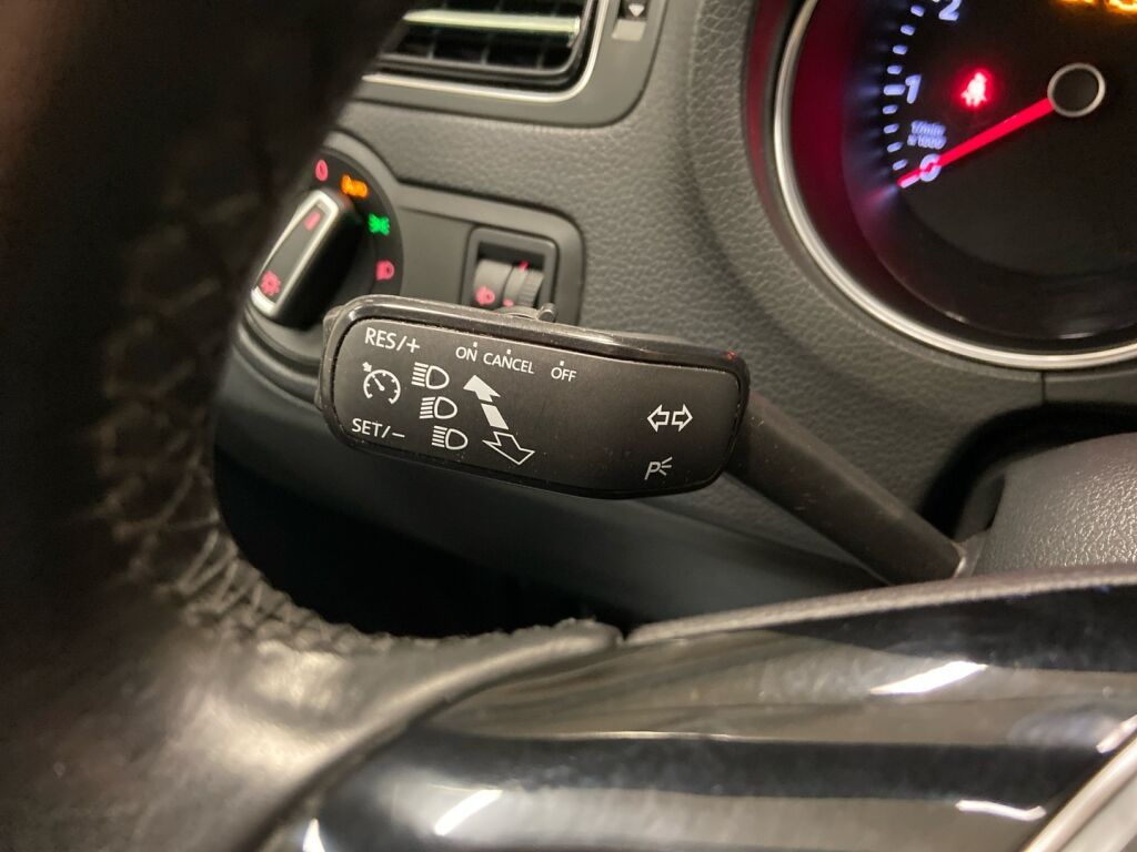 Volkswagen Polo 2015 Sininen