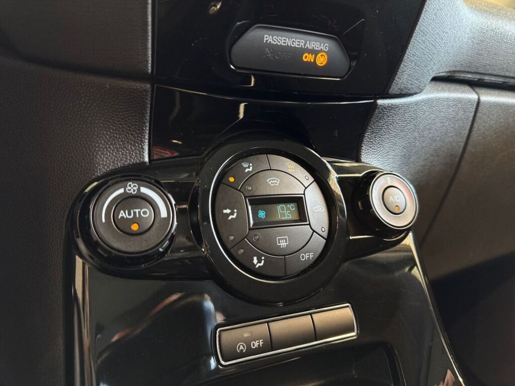 Ford Fiesta 2015 Ruskea (beige)