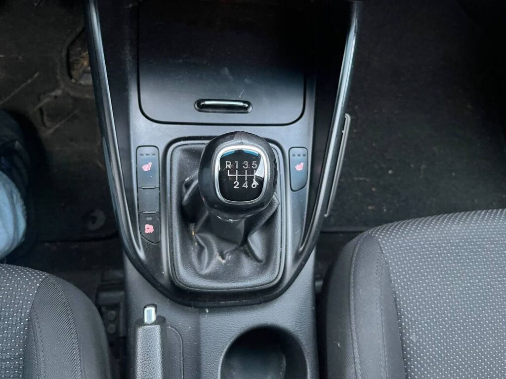 Kia Carens 2015 Ruskea (beige)