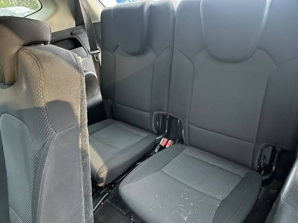 Kia Carens 2015 Ruskea (beige)