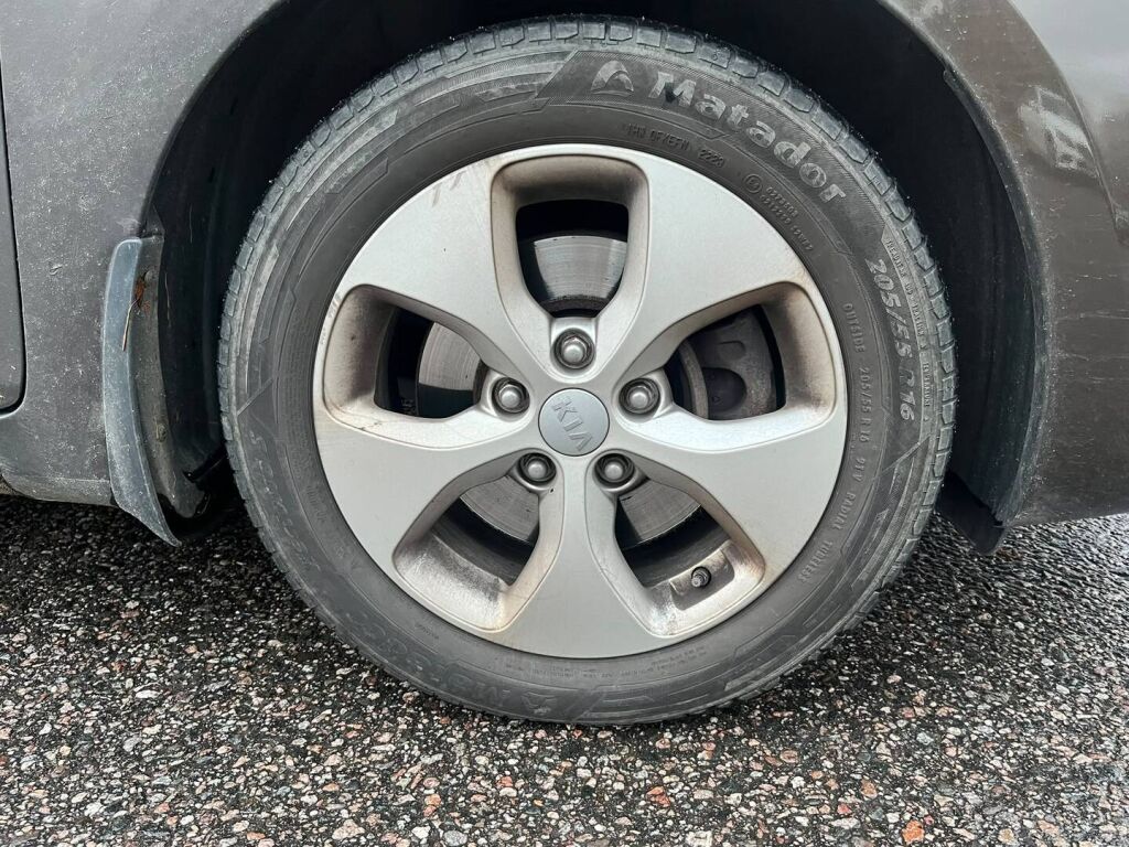 Kia Carens 2015 Ruskea (beige)
