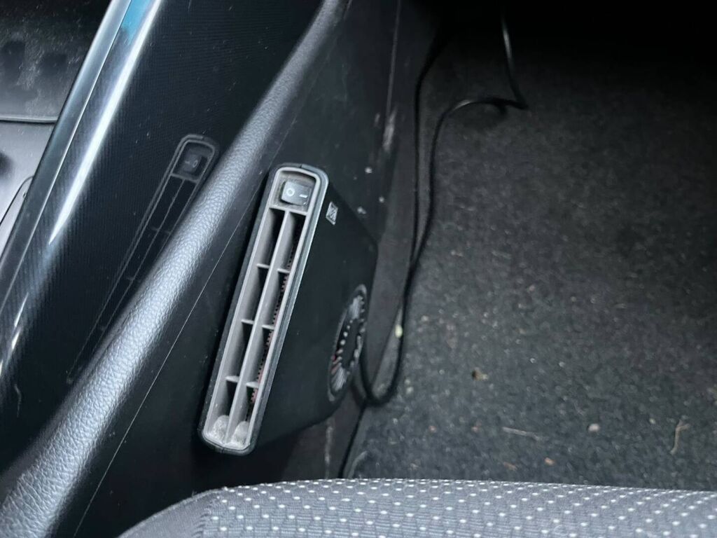 Kia Carens 2015 Ruskea (beige)