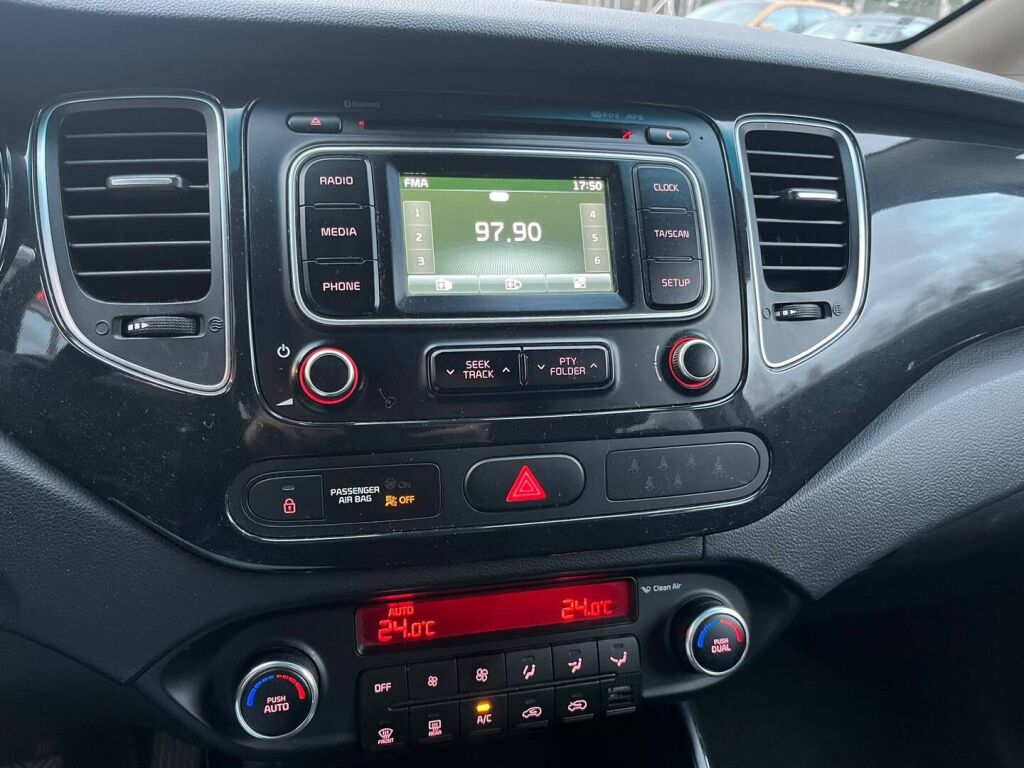 Kia Carens 2015 Ruskea (beige)