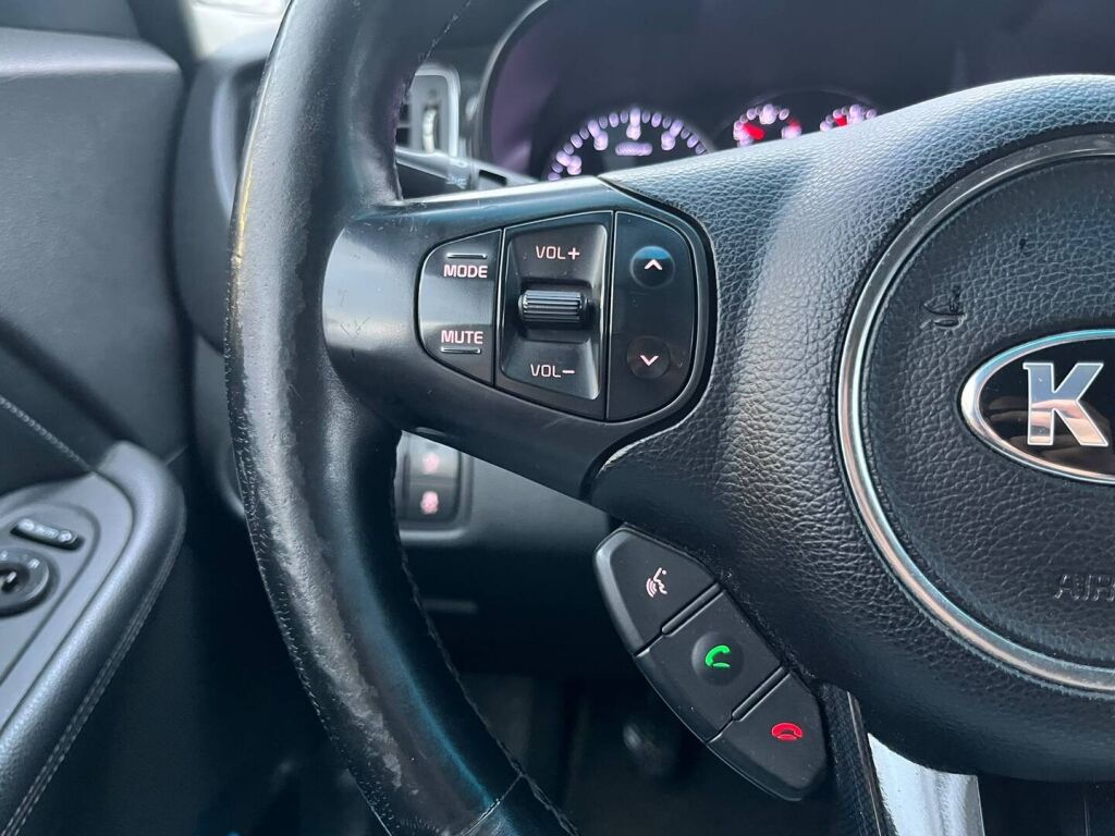 Kia Carens 2015 Ruskea (beige)