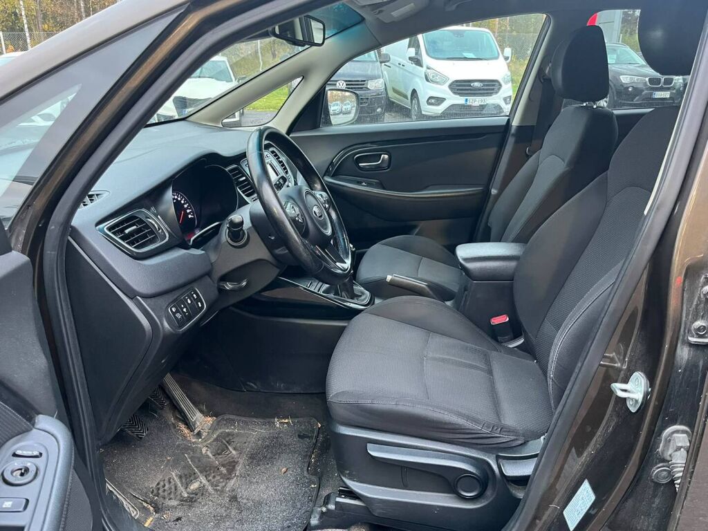 Kia Carens 2015 Ruskea (beige)