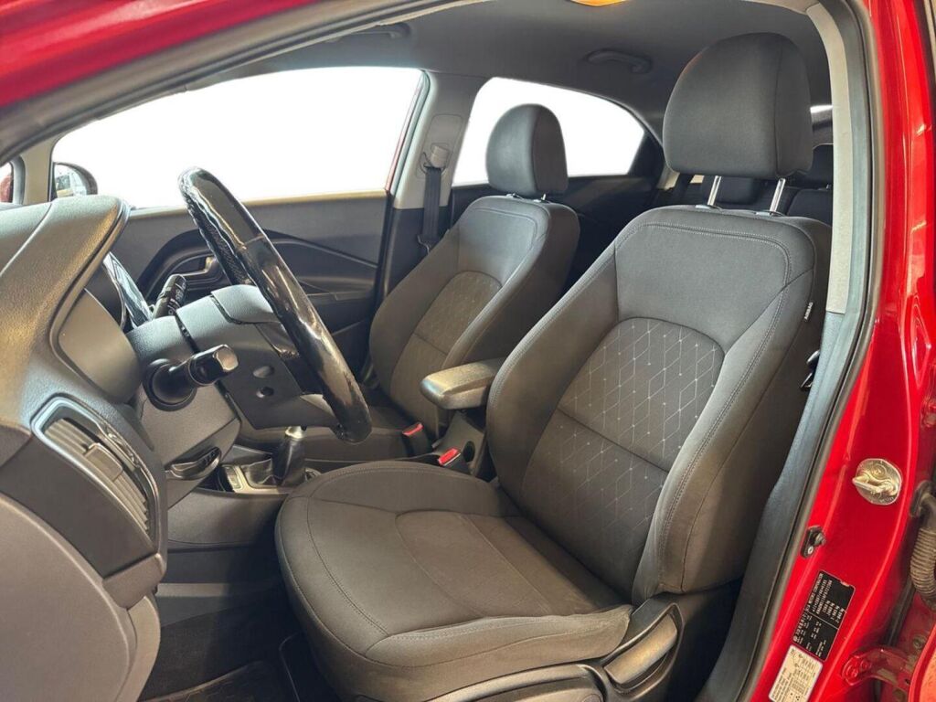 Kia Rio 2015 Punainen