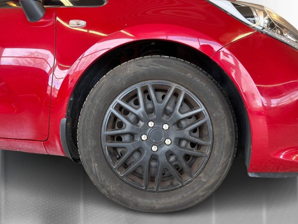 Kia Rio 2015 Punainen