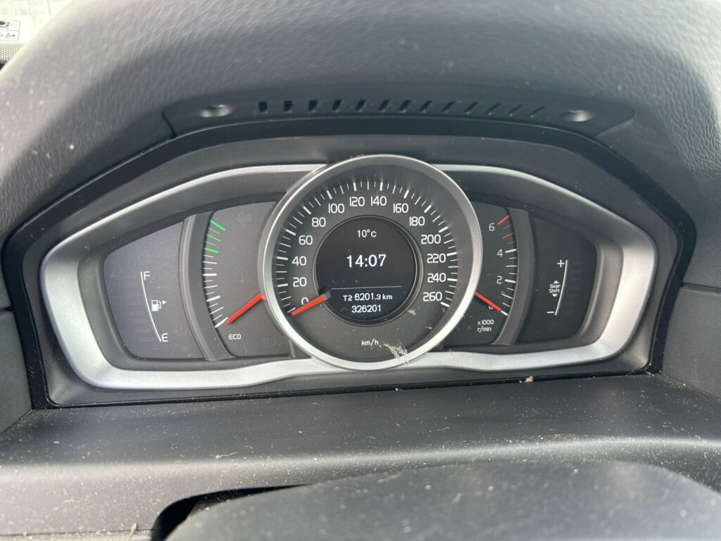 Volvo V70 2015 Harmaa