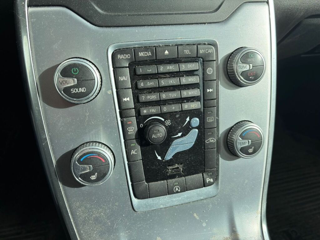 Volvo V70 2015 Harmaa