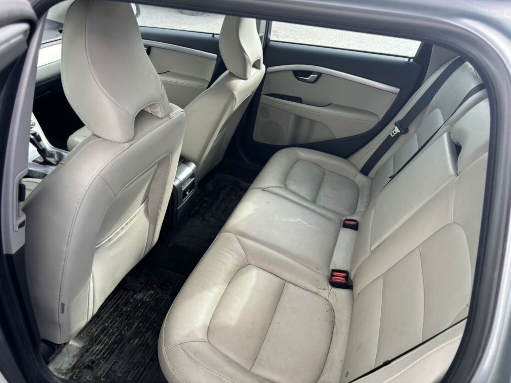 Volvo V70 2015 Harmaa